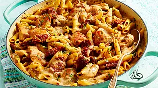 One-Pot-Pasta mit Hähnchen Rezept - Foto: LECKER @ Bauer Media Group One-Pot-Pasta mit Hähnchen Rezept - Foto: LECKER @ Bauer Media Group