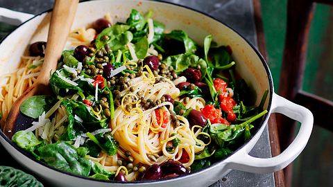 One-Pot-Pasta Mittelmeer“ Rezept - Foto: House of Food / Bauer Food Experts KG