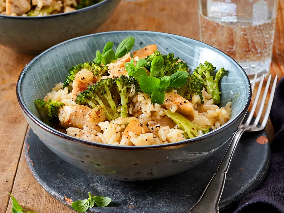 One-Pot-Reis mit Hähnchen und Basilikum Rezept One-Pot-Reis mit Hähnchen und Basilikum Rezept