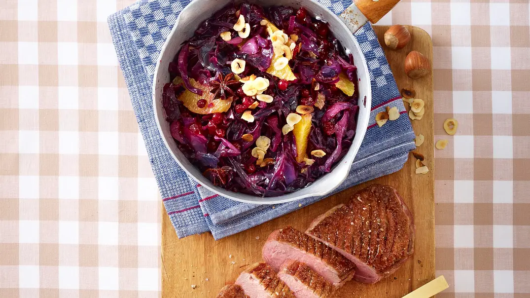 Orangen-Bratrotkohl mit Entenbrust Rezept - Foto: LECKER @ Bauer Media Group Orangen-Bratrotkohl mit Entenbrust Rezept - Foto: LECKER @ Bauer Media Group