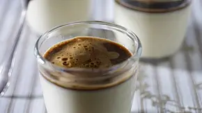 Orangen-Espresso-Panna-cotta mit Cognac Rezept - Foto: LECKER @ Bauer Media Group