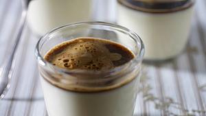 Orangen-Espresso-Panna-cotta mit Cognac Rezept - Foto: House of Food / Bauer Food Experts KG