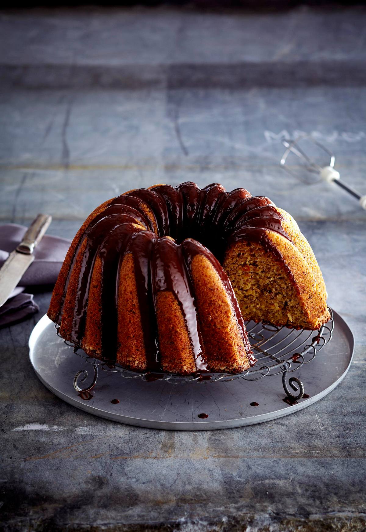 Orangen-Gugelhupf mit Schokoguss Rezept