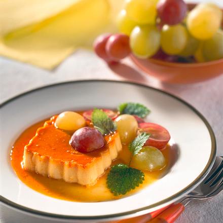 Orangen-Karamell-Creme mit Trauben Rezept Orangen-Karamell-Creme mit Trauben Rezept