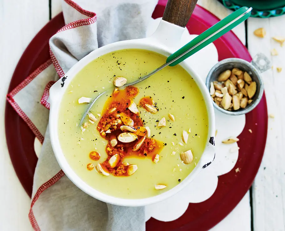 Orangen-Kartoffelsuppe mit Currymandeln Rezept Orangen-Kartoffelsuppe mit Currymandeln Rezept