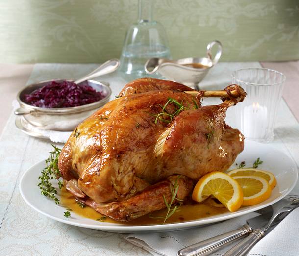Orangen-Kräuter-Pute zu Vanille-Rotkohl und Salzkartoffeln Rezept Orangen-Kräuter-Pute zu Vanille-Rotkohl und Salzkartoffeln Rezept
