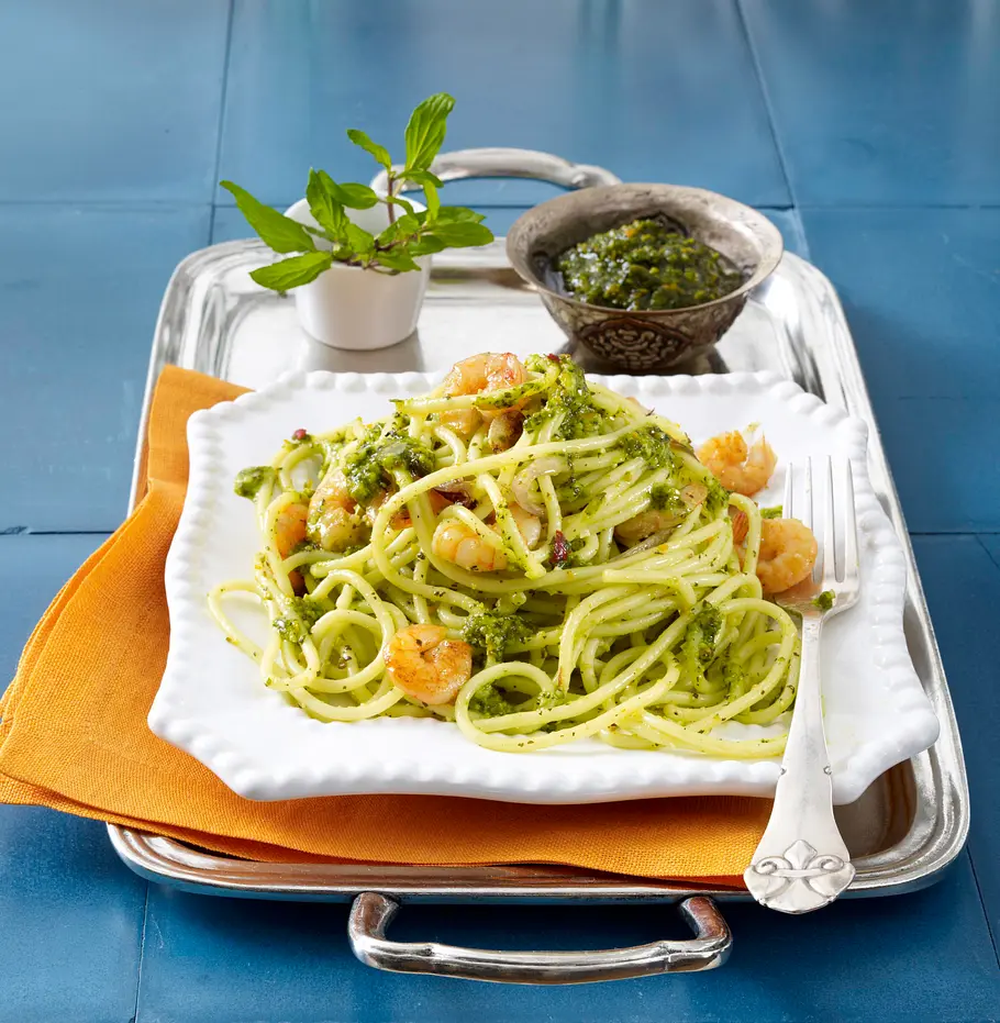 Orangen-Minz-Nudeln mit Garnelen Rezept Orangen-Minz-Nudeln mit Garnelen Rezept