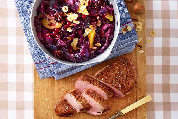 Orangen-Bratrotkohl mit Entenbrust Rezept Orangen-Bratrotkohl mit Entenbrust Rezept