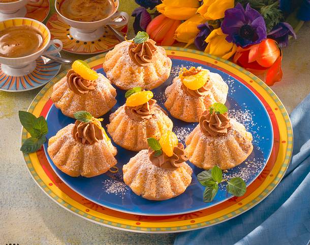 Orangen-Torteletts mit Trüffelsahne Rezept Orangen-Torteletts mit Trüffelsahne Rezept