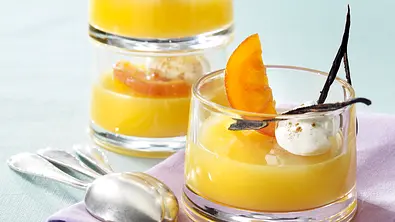 Orangenflammeri mit Vanilleschaum Rezept - Foto: LECKER @ Bauer Media Group