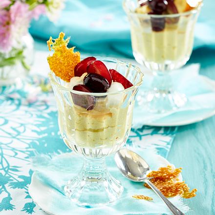 Orangengrieß mit Weintrauben und Sesamkrokant Rezept Orangengrieß mit Weintrauben und Sesamkrokant Rezept