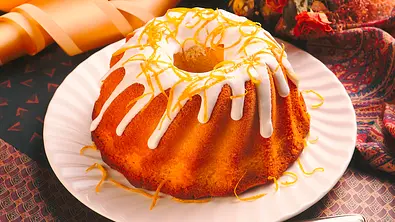 Orangenkuchen mit Guss Rezept - Foto: LECKER @ Bauer Media Group