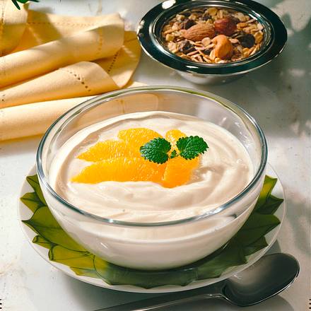 Orangenquark mit Nuss-Müsli Rezept Orangenquark mit Nuss-Müsli Rezept
