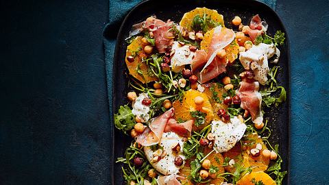 Orangensalat mit Schinken und Kichererbsen Rezept - Foto: Are Media Syndication 