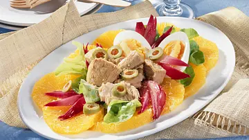 Orangensalat mit Thunfisch Rezept - Foto: LECKER @ Bauer Media Group Orangensalat mit Thunfisch Rezept - Foto: LECKER @ Bauer Media Group