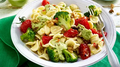 Orecchiette mit Brokkoli-Pesto und Tomaten Rezept - Foto: LECKER @ Bauer Media Group