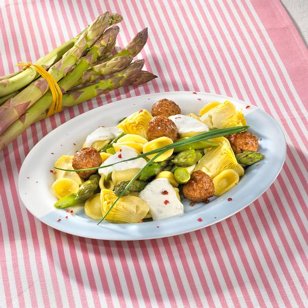 Orecchiette mit Hackbällchen und grünem Spargel in Frischkäsesoße Rezept Orecchiette mit Hackbällchen und grünem Spargel in Frischkäsesoße Rezept