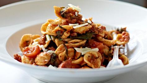 Orecchiette pugliesi mit Salsiccia und Mangold Rezept - Foto: House of Food / Bauer Food Experts KG