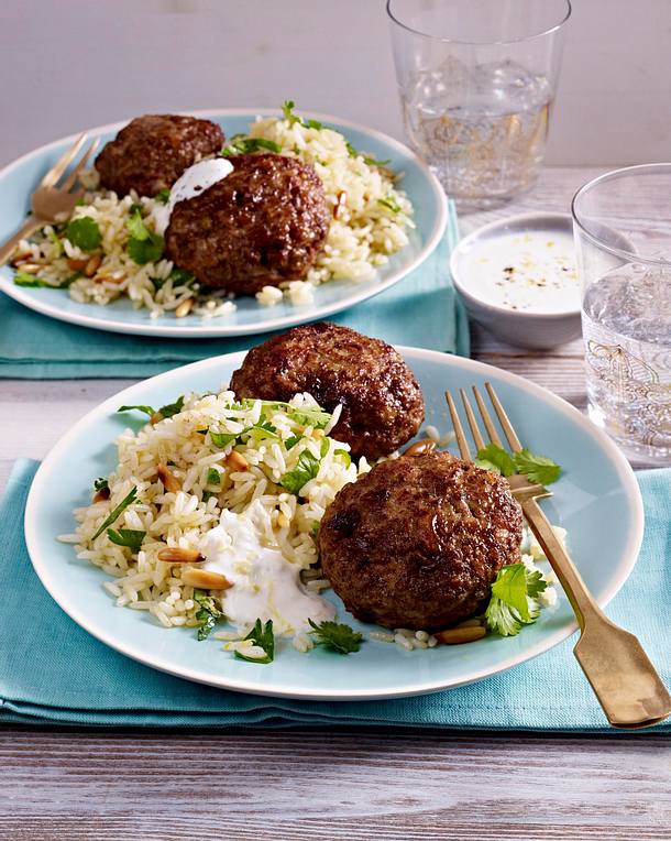 Orient-Frikadelle mit Zimtreis Rezept | LECKER