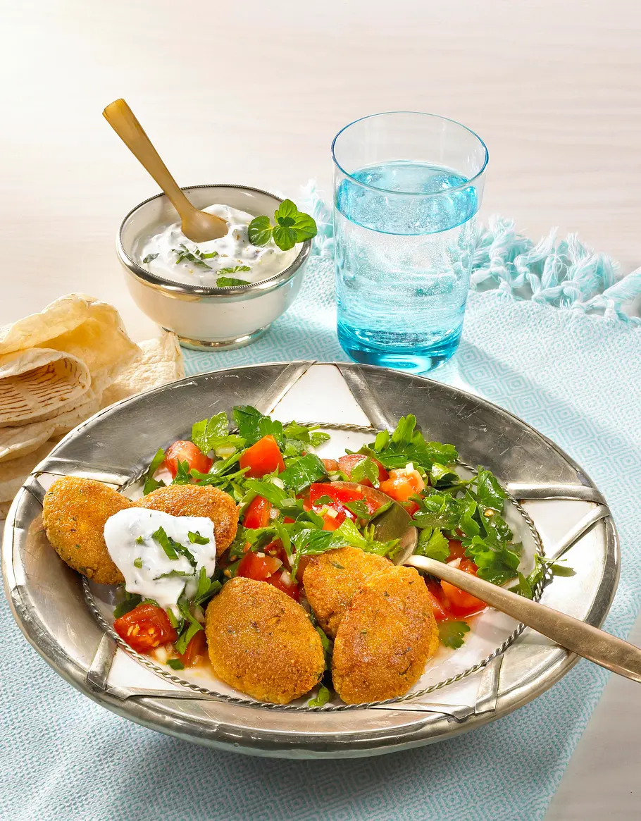 Orientalische Falafel zu Petersilien-Salat Rezept Orientalische Falafel zu Petersilien-Salat Rezept