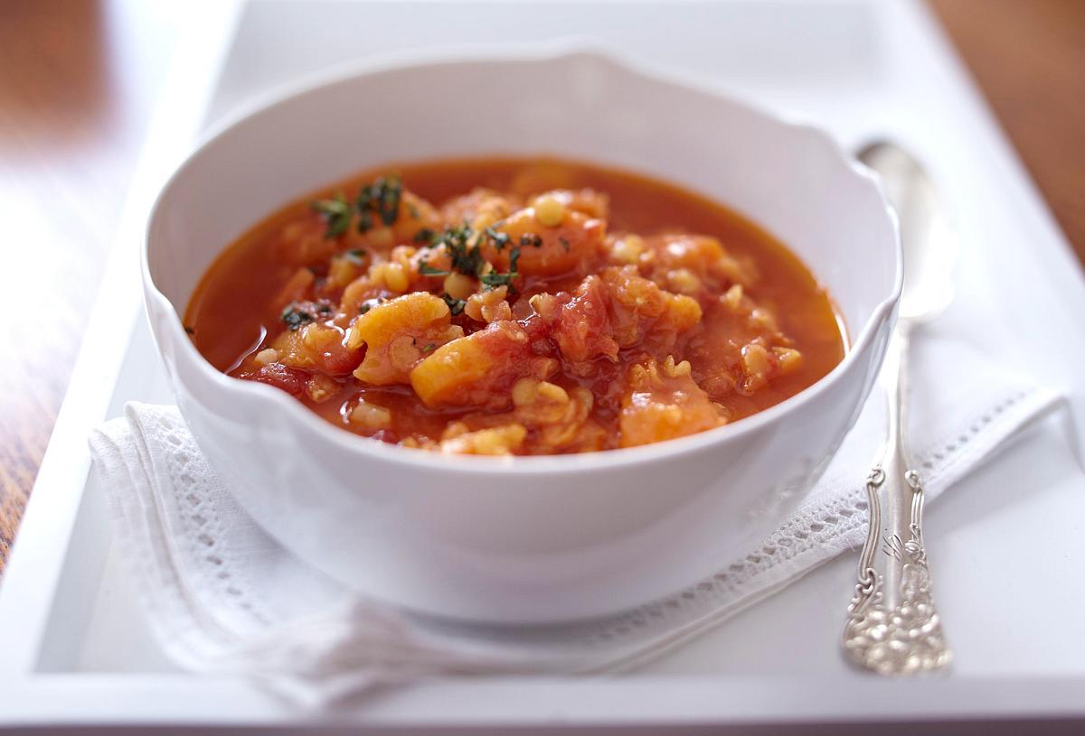 Orientalische Rote-Linsen-Suppe mit Aprikosen (Cynthia Barcomi) Rezept