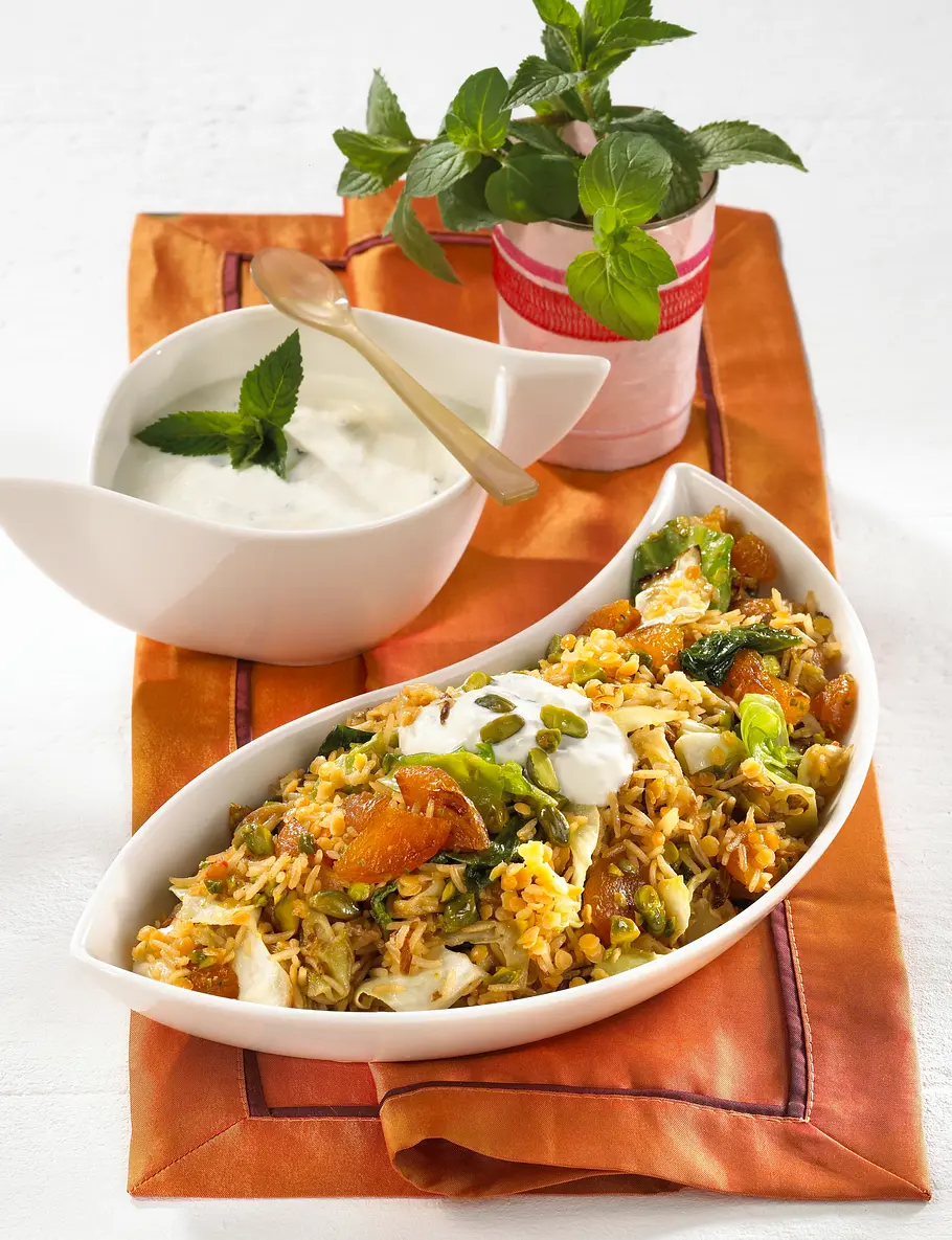 Orientalischer Reis mit Minzjoghurt Rezept Orientalischer Reis mit Minzjoghurt Rezept