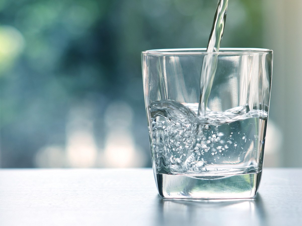 Osmosewasser in Wasserglas
