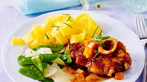 Ossobuco mit Kohlrabi, Zuckerschoten und Zitronennudeln Rezept - Foto: House of Food / Bauer Food Experts KG