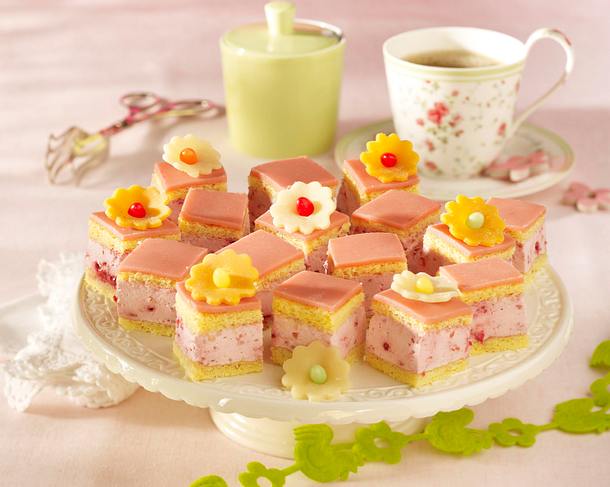 Oster-Petit Fours Rezept Oster-Petit Fours Rezept