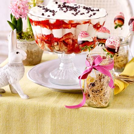 Osterbrunch – Erdbeer-Mascarpone-Dessert mit Erdbeer-Pops Rezept Osterbrunch – Erdbeer-Mascarpone-Dessert mit Erdbeer-Pops Rezept