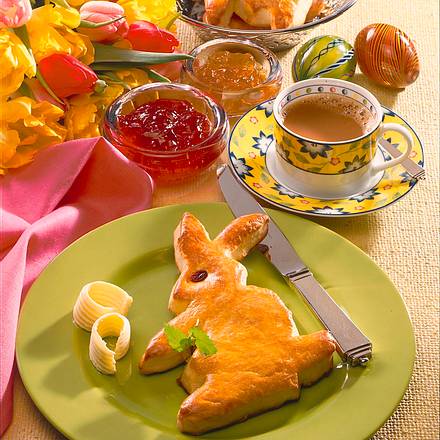 Osterhase aus Hefeteig Rezept Osterhase aus Hefeteig Rezept