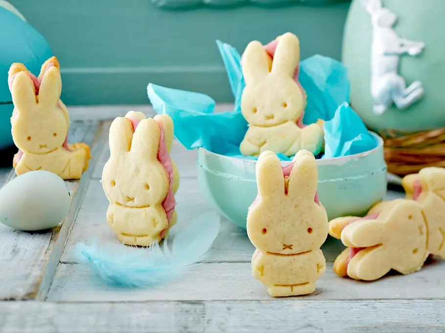 Osterhasenkekse mit Himbeerfüllung Rezept