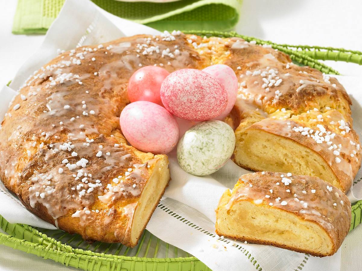 Osterkranz mit Marzipan Rezept