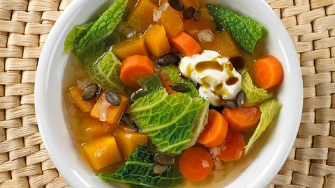 Österreichische Wirsingsuppe Rezept - Foto: Maass