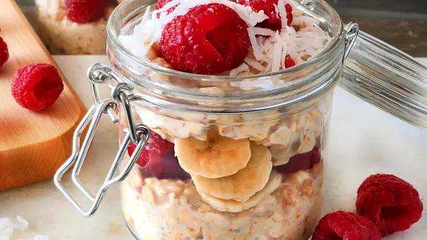 Overnight-Oats mit Früchten Rezept - Foto: LECKER @ Bauer Media Group Overnight-Oats mit Früchten Rezept - Foto: LECKER @ Bauer Media Group