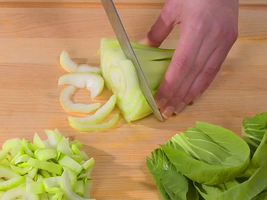 Pak Choi zubereiten - so geht's richtig: Pak Choi schneiden