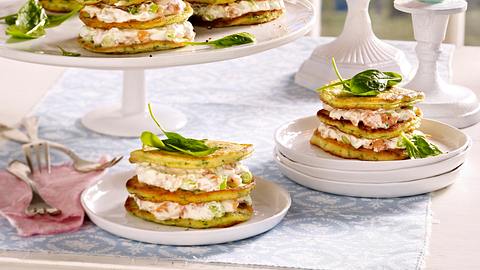 Pancake-Türmchen mit Lachs Rezept - Foto: House of Food / Bauer Food Experts KG