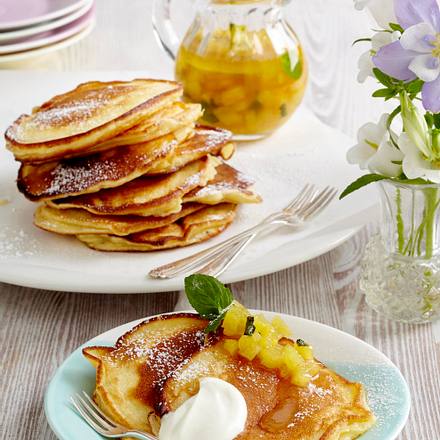 Pancakes mit Ananas-Minz-Ragout und Vanillecreme Rezept