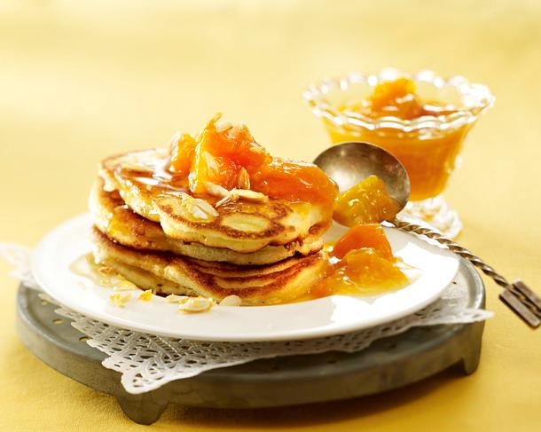 Pancakes mit Aprikosen-Kompott Rezept Pancakes mit Aprikosen-Kompott Rezept