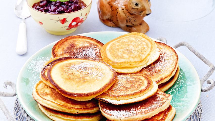 Pancakes mit Blaubeersoße Rezept - Foto: House of Food / Bauer Food Experts KG