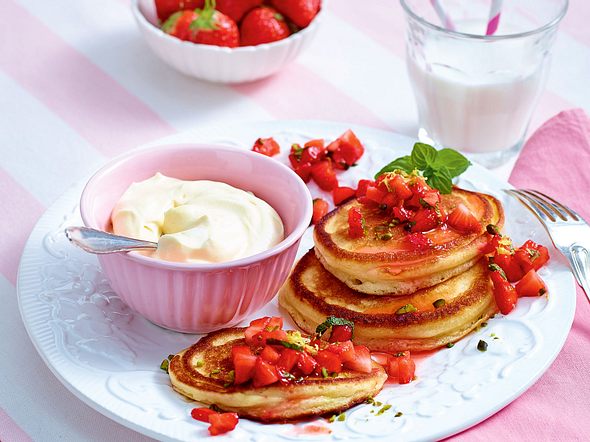 Pancakes - luftige Küchlein aus der Pfanne | LECKER