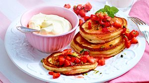 Pancakes mit Vanillecreme und Erdbeer-Minz-Tatar Rezept - Foto: House of Food / Bauer Food Experts KG