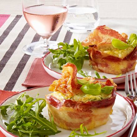 Pancetta-Nester mit Eier-Schafskäse Füllung Rezept Pancetta-Nester mit Eier-Schafskäse Füllung Rezept