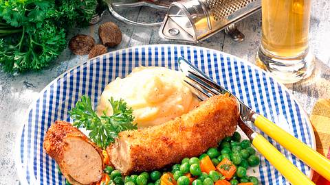 Panierte Bratwürstchen Rezept - Foto: House of Food / Bauer Food Experts KG