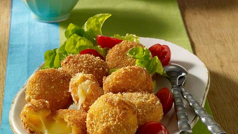 Panierte Mini-Babybels mit Dips Rezept - Foto: House of Food / Bauer Food Experts KG