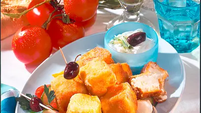 Panierte Schafskäse-Würfel mit Tsatsiki Rezept - Foto: LECKER @ Bauer Media Group