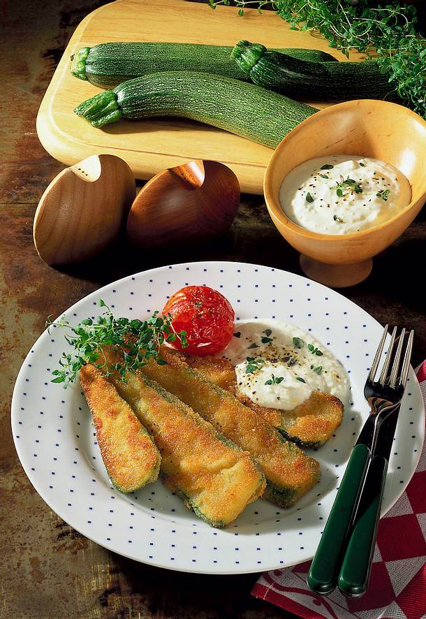 Panierte Zucchinistreifen Rezept | LECKER