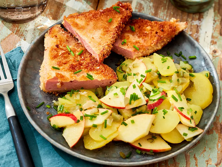 Panierter Leberkäse mit Kartoffelsalat Rezept Panierter Leberkäse mit Kartoffelsalat Rezept