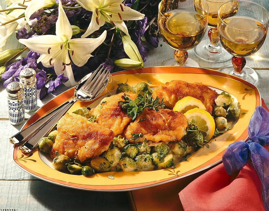 Panierter Rotbarsch auf Rosenkohlgemüse Rezept Panierter Rotbarsch auf Rosenkohlgemüse Rezept