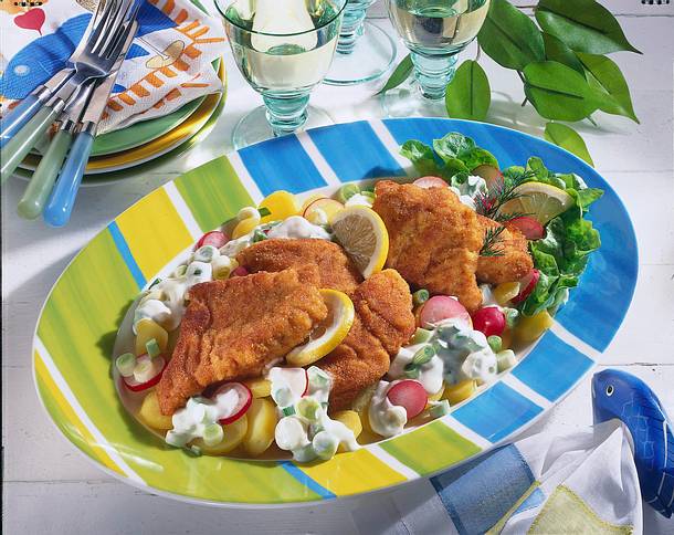 Paniertes Rotbarschfilet auf Kartoffel-Radieschen Rezept Paniertes Rotbarschfilet auf Kartoffel-Radieschen Rezept